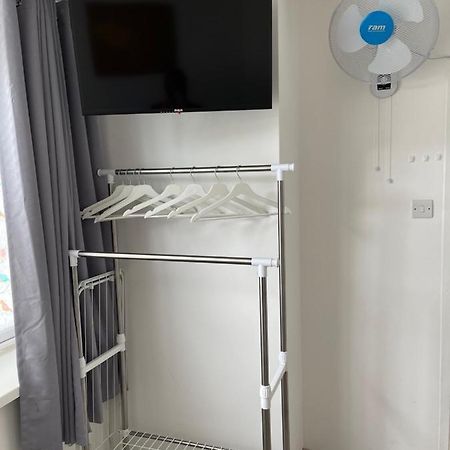 Studio Flat Fully Equipped Apartment Croydon Bagian luar foto