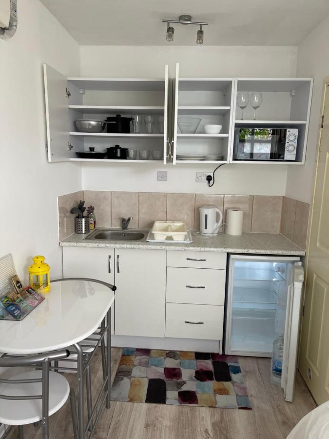 Studio Flat Fully Equipped Apartment Croydon Bagian luar foto
