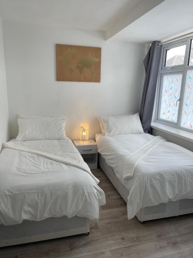 Studio Flat Fully Equipped Apartment Croydon Bagian luar foto