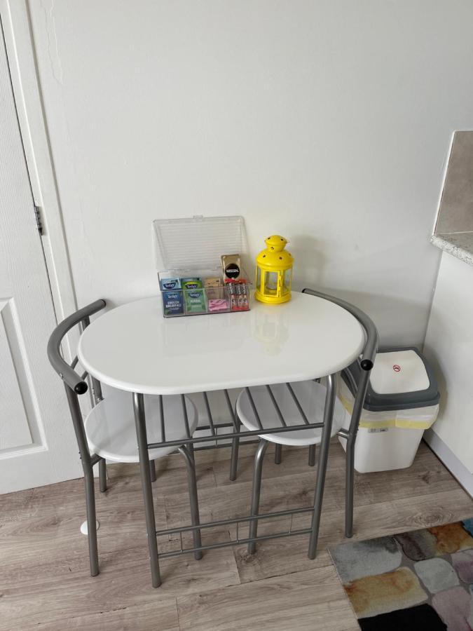Studio Flat Fully Equipped Apartment Croydon Bagian luar foto