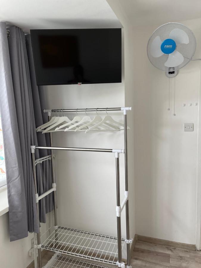 Studio Flat Fully Equipped Apartment Croydon Bagian luar foto