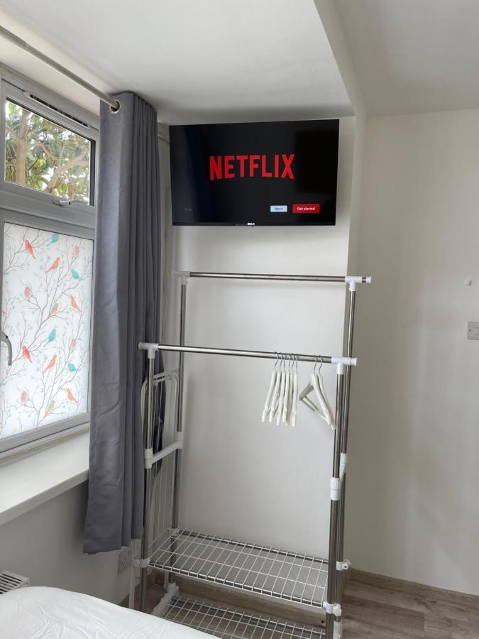 Studio Flat Fully Equipped Apartment Croydon Bagian luar foto